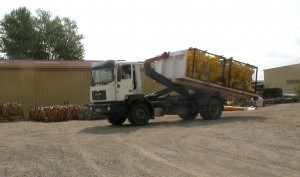 Camion ampliroll PL MAN, PTAC de 19 tonnes, équipé de 4 bennes,