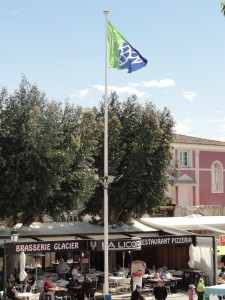 Drapeau Cité Lacustre Port Grimaud