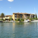 Les coches d'eau Port Grimaud, visite de la cité Lacustre en images